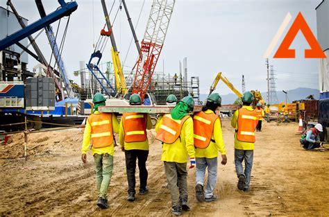 foundation-payroll-for-construction,Construction Workers On Site,